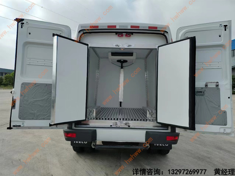 依维柯短轴距面包式冷藏车