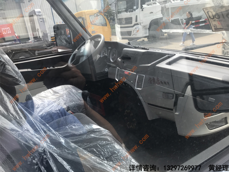依维柯短轴距面包式冷藏车