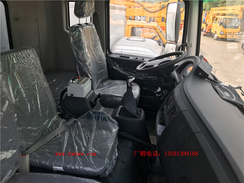 福田欧曼猪仔禽畜运输车