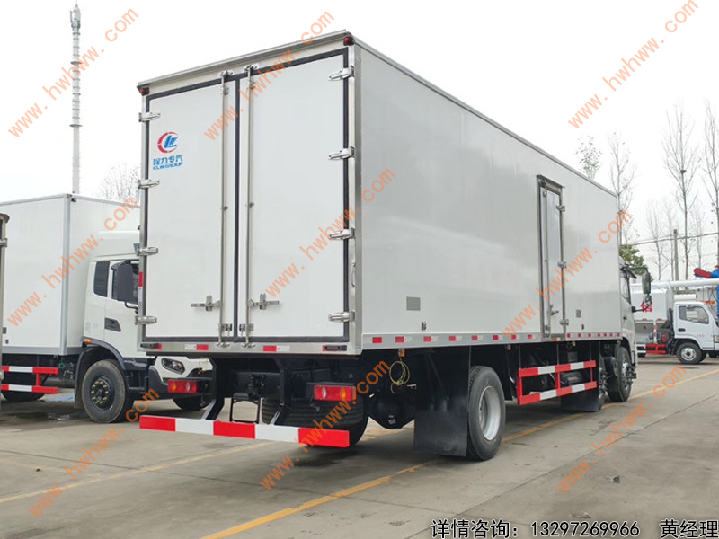 （厢长8.6米）东风天龙小三轴冷藏车