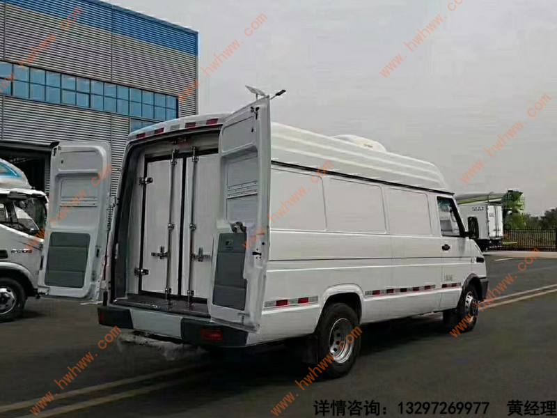 依维柯长轴距面包式冷藏车