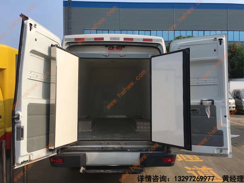 依维柯长轴距面包式冷藏车