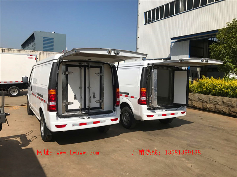 东风小康面包式冷藏车